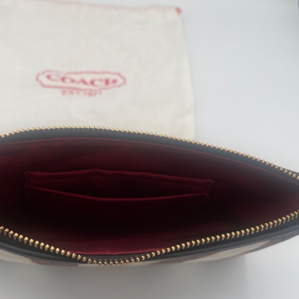 Coach Signature Jacquard with Stripes - Picture 3 of 6